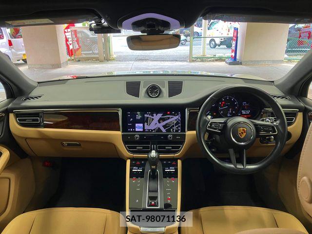 Porsche MACAN 2022-12 7329355-1