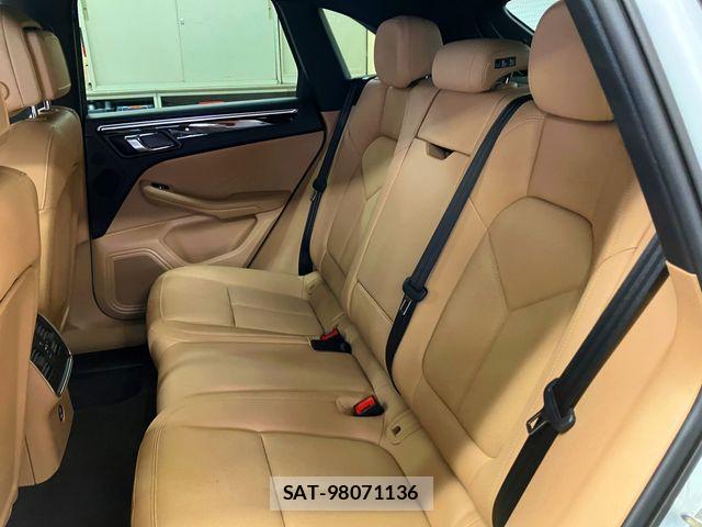 Porsche MACAN 2022-12 7329355-27