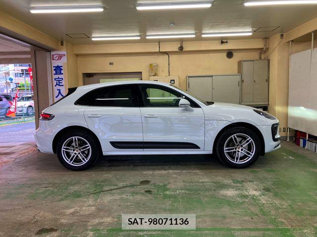 Porsche MACAN 2022-12 7329355-3
