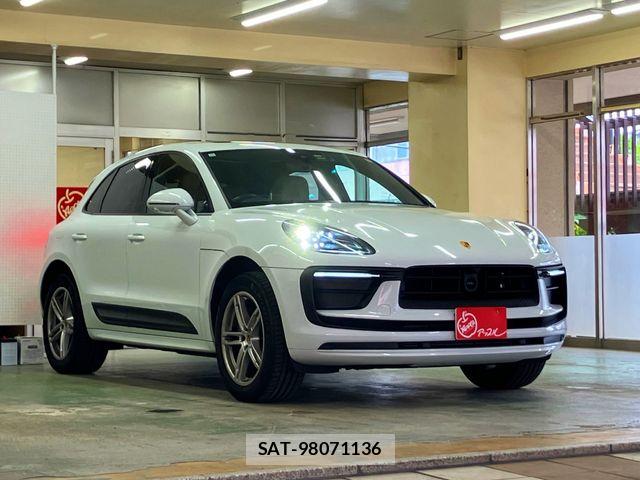 Porsche MACAN 2022-12 7329355-7