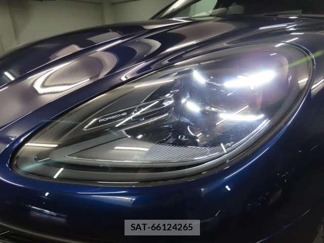 Porsche MACAN 2024-10 7359304-9