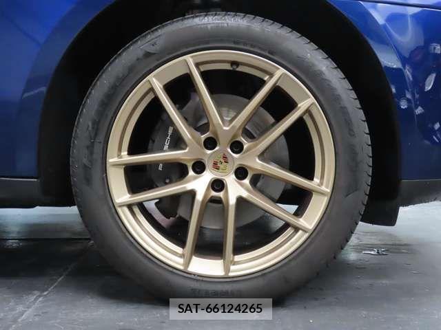 Porsche MACAN 2024-10 7359304-10