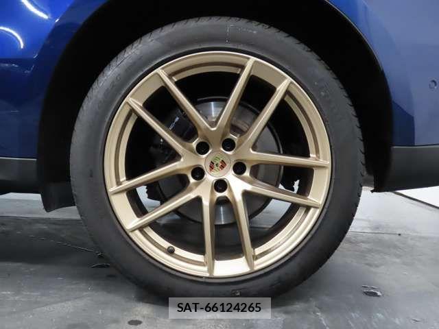 Porsche MACAN 2024-10 7359304-13
