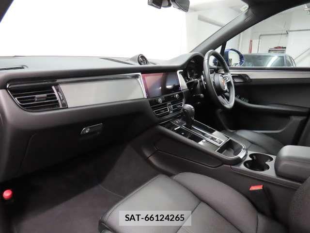 Porsche MACAN 2024-10 7359304-15