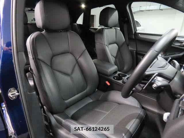 Porsche MACAN 2024-10 7359304-17