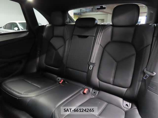 Porsche MACAN 2024-10 7359304-18