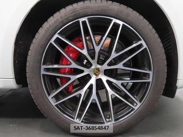 Porsche MACAN 2022-04 7393542-9