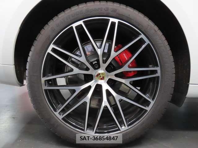 Porsche MACAN 2022-04 7393542-10