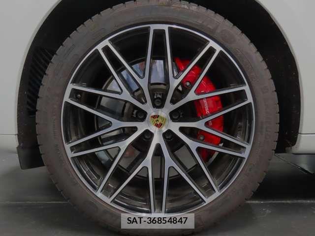 Porsche MACAN 2022-04 7393542-12