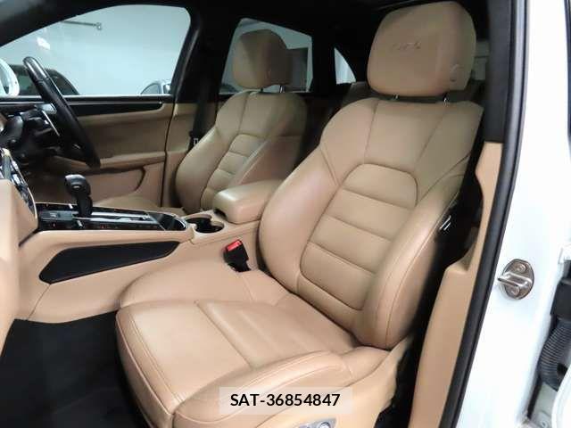 Porsche MACAN 2022-04 7393542-14