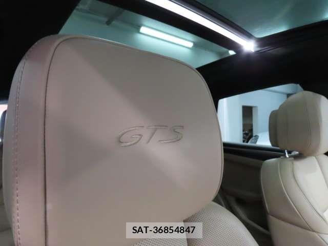 Porsche MACAN 2022-04 7393542-16