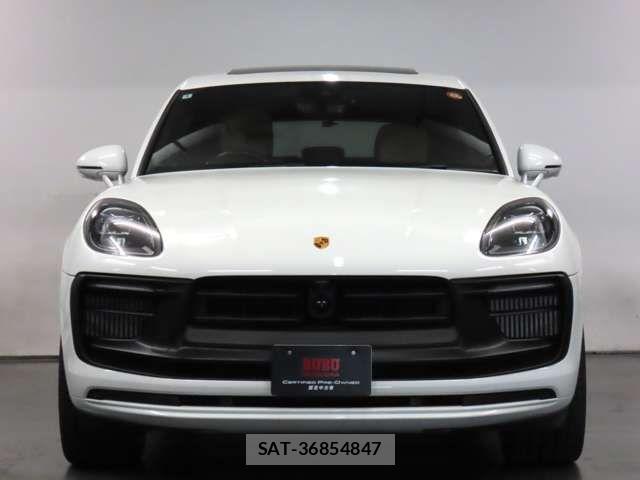 Porsche MACAN 2022-04 7393542-1