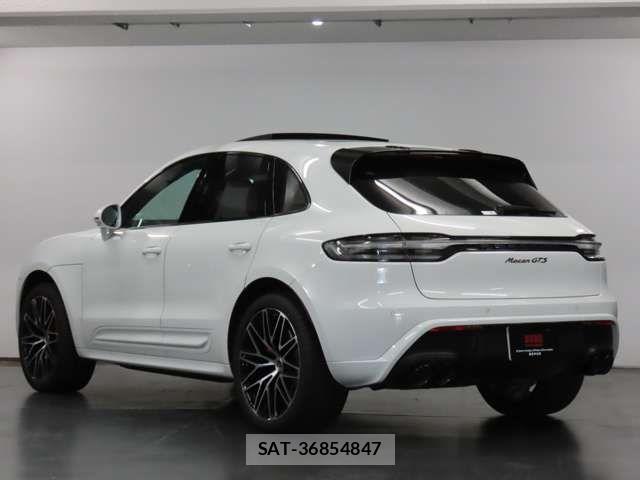 Porsche MACAN 2022-04 7393542-4