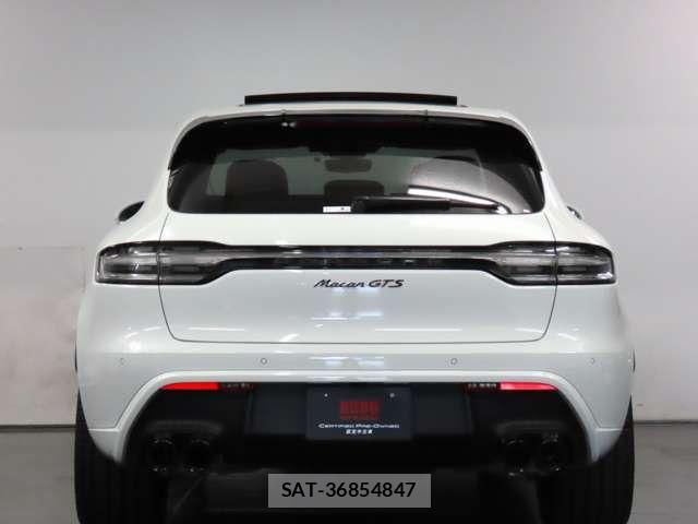 Porsche MACAN 2022-04 7393542-6