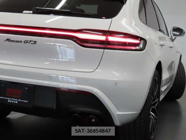 Porsche MACAN 2022-04 7393542-8