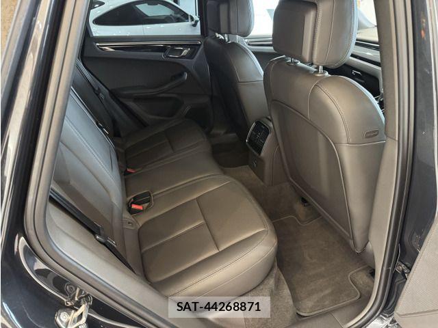 Porsche MACAN 2022-12 7456779-12