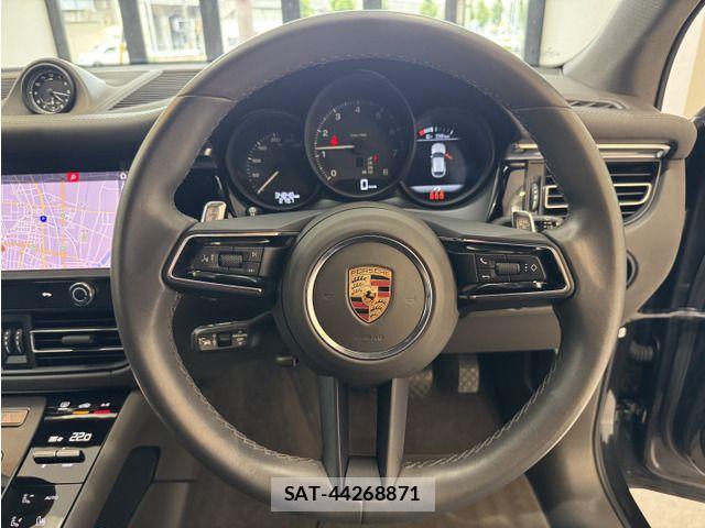 Porsche MACAN 2022-12 7456779-16