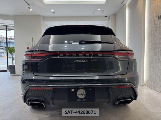 Porsche MACAN 2022-12 7456779-4