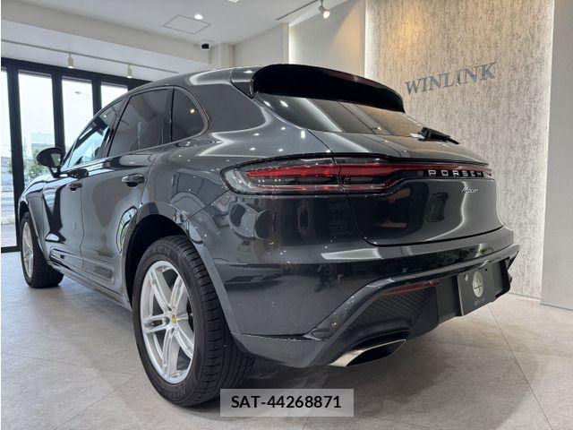 Porsche MACAN 2022-12 7456779-5