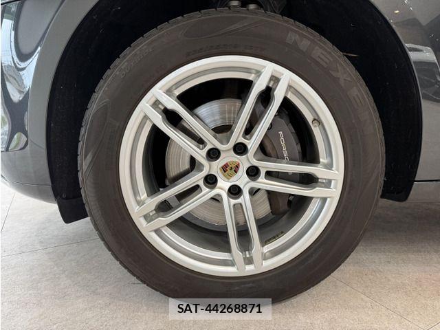 Porsche MACAN 2022-12 7456779-8