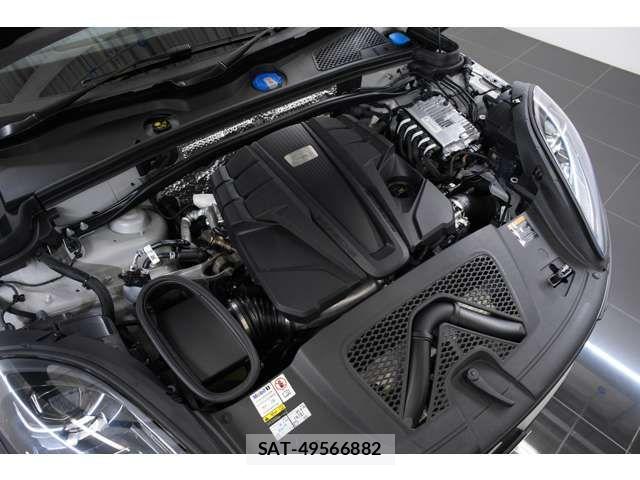 Porsche MACAN 2023-07 7509695-9