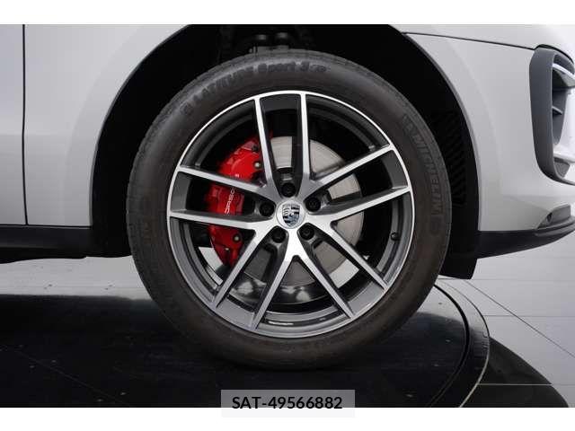 Porsche MACAN 2023-07 7509695-10