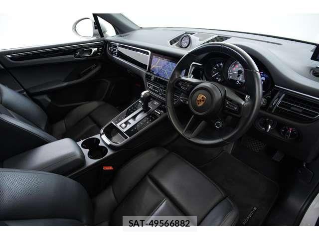 Porsche MACAN 2023-07 7509695-11