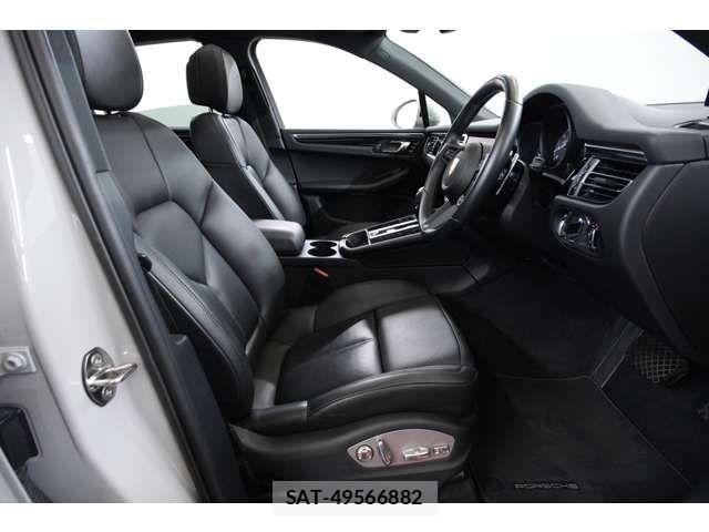 Porsche MACAN 2023-07 7509695-12