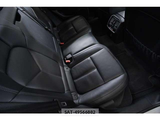 Porsche MACAN 2023-07 7509695-17
