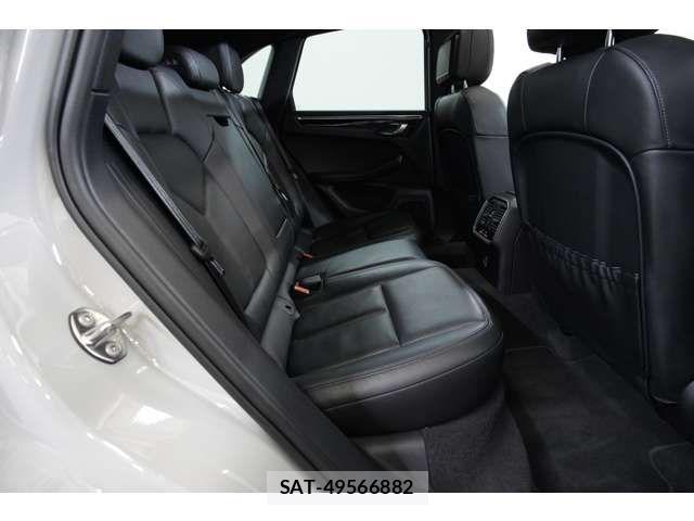 Porsche MACAN 2023-07 7509695-2