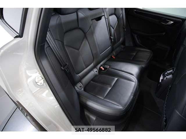 Porsche MACAN 2023-07 7509695-3