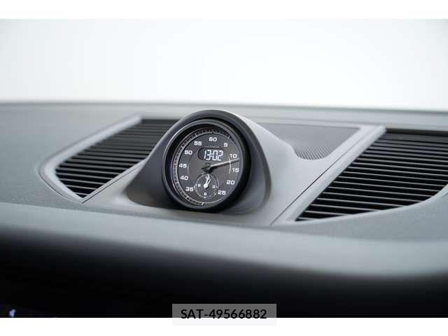 Porsche MACAN 2023-07 7509695-4