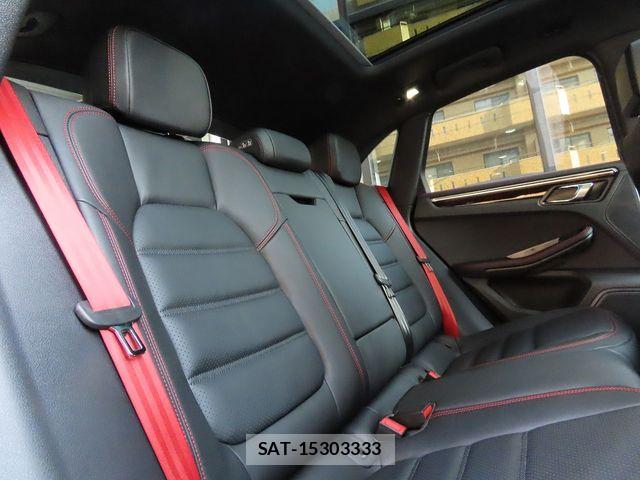 Porsche MACAN 2023-11 7509689-23
