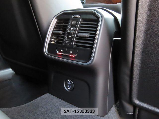 Porsche MACAN 2023-11 7509689-24