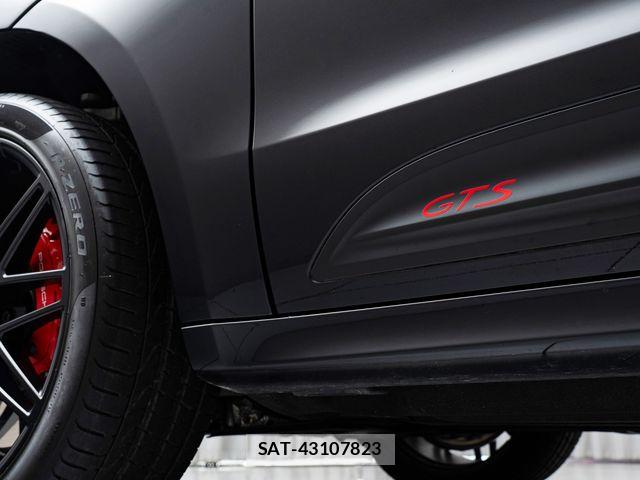 Porsche MACAN 2023-08 7502237-10