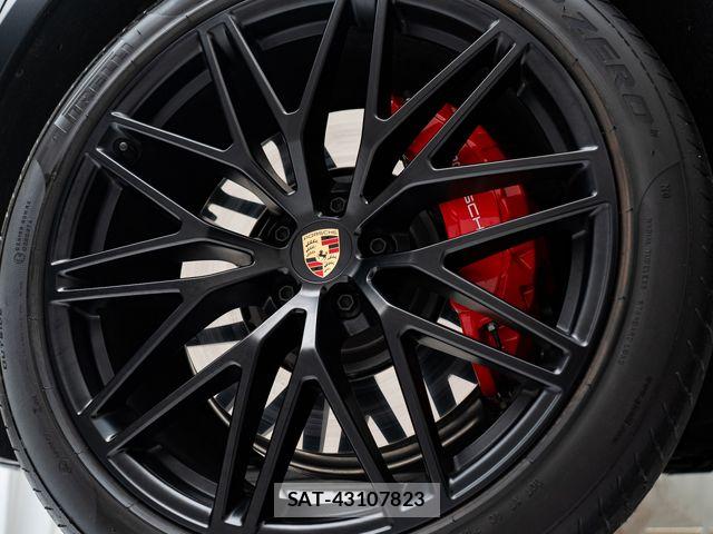 Porsche MACAN 2023-08 7502237-11