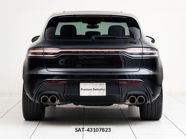 Porsche MACAN 2023-08 7502237-12