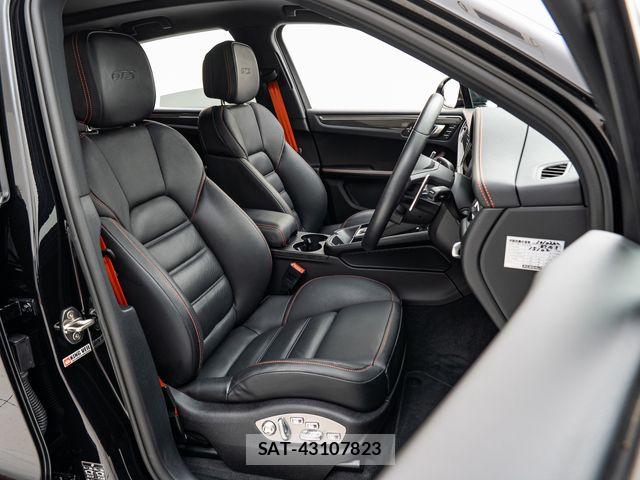Porsche MACAN 2023-08 7502237-15