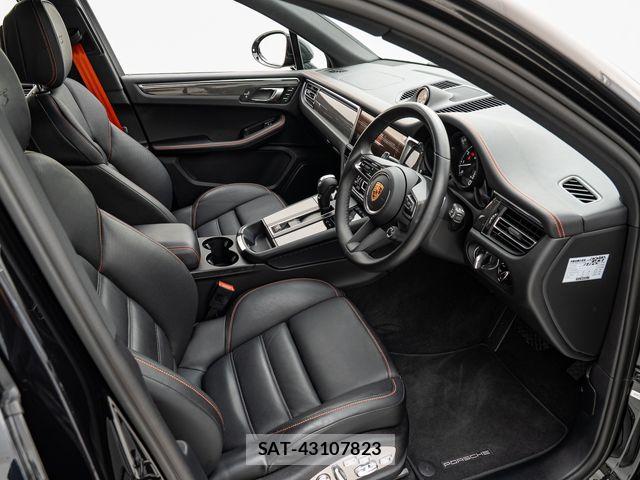 Porsche MACAN 2023-08 7502237-16