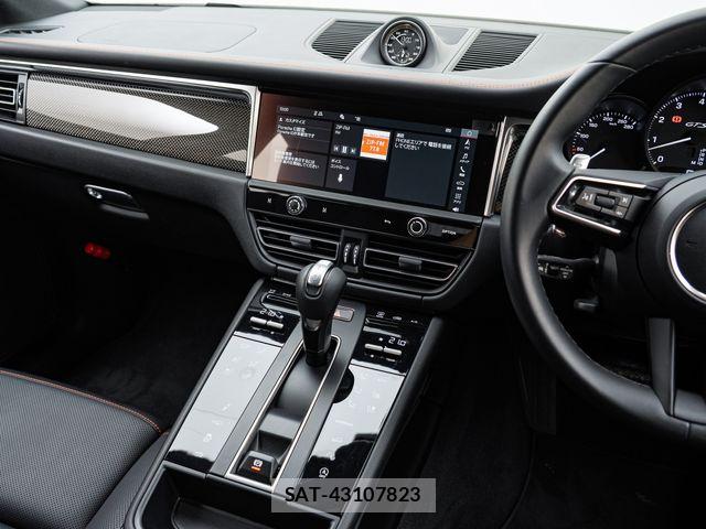 Porsche MACAN 2023-08 7502237-20