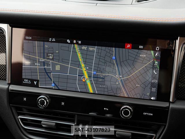 Porsche MACAN 2023-08 7502237-21