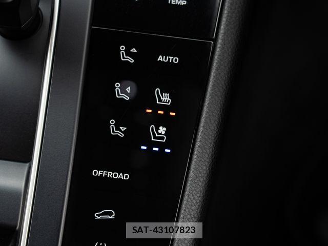 Porsche MACAN 2023-08 7502237-23