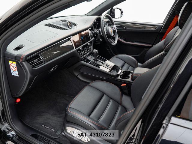 Porsche MACAN 2023-08 7502237-25
