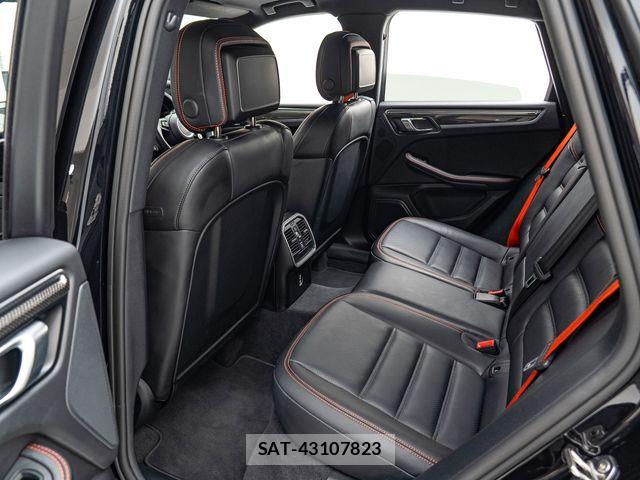 Porsche MACAN 2023-08 7502237-26