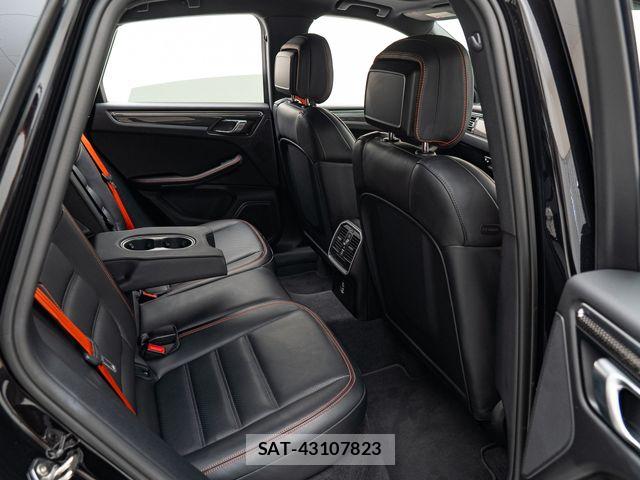 Porsche MACAN 2023-08 7502237-27