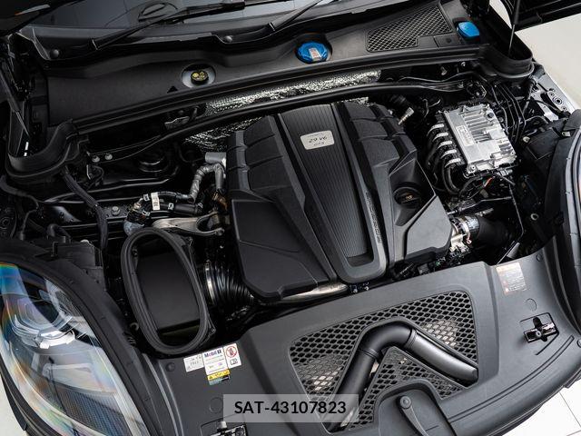 Porsche MACAN 2023-08 7502237-28