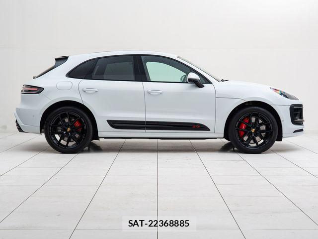 Porsche MACAN 2023-09 7502236-12