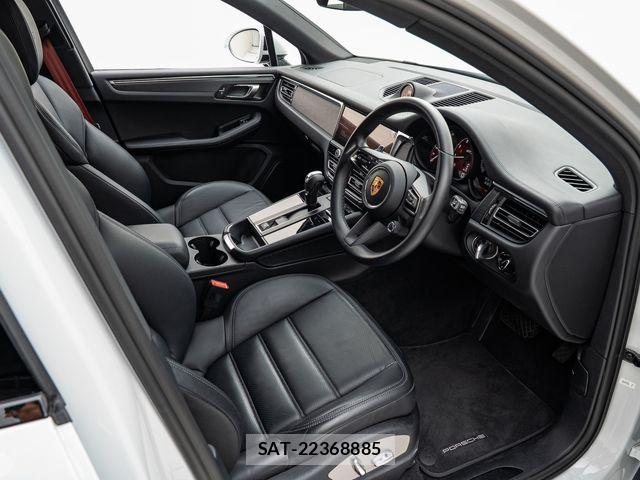 Porsche MACAN 2023-09 7502236-15