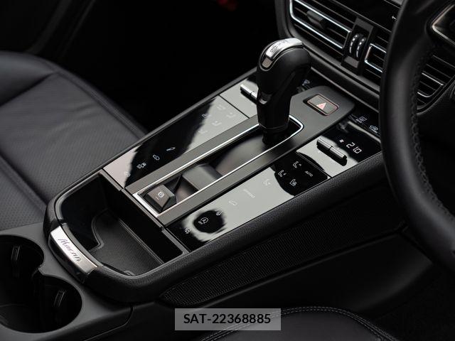 Porsche MACAN 2023-09 7502236-16
