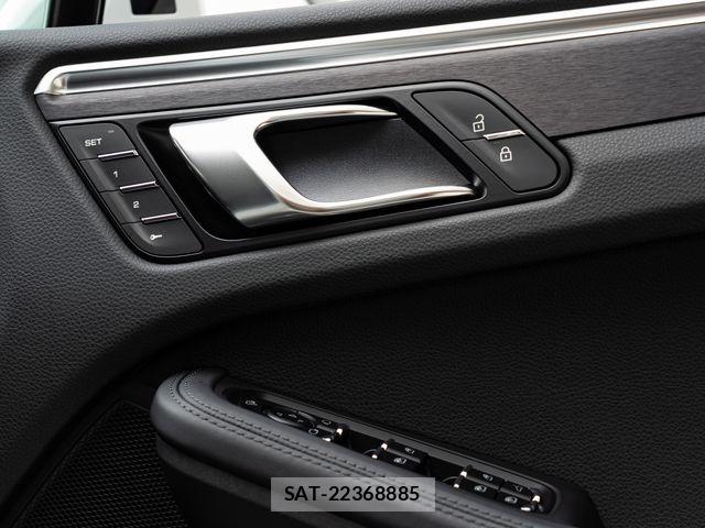 Porsche MACAN 2023-09 7502236-17